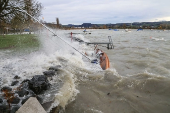 Starker Wind fordert Polizei und Feuerwehr 