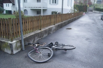 Velofahrer missachtet Vortritt