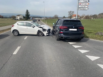 Vortritt missachtet - zwei Autos kaputt