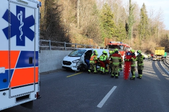 Zwei Verletzte bei Streifkollision