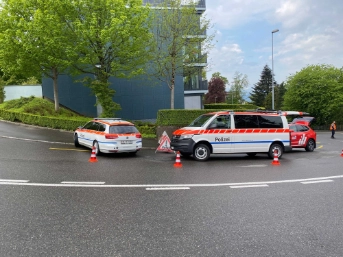 Aggressives Rind verletzt drei Personen