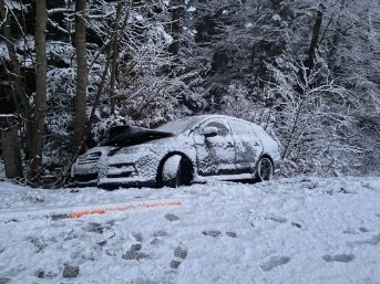 Selbstunfall auf schneebedeckter Strasse - Bild 2