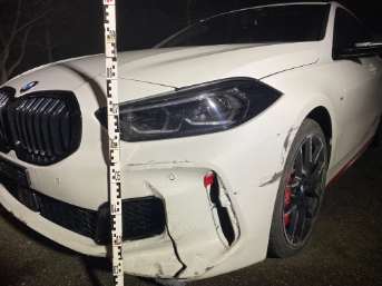 Zu Fuss zurück zur Unfallstelle - von der Polizei empfangen - Bild 2