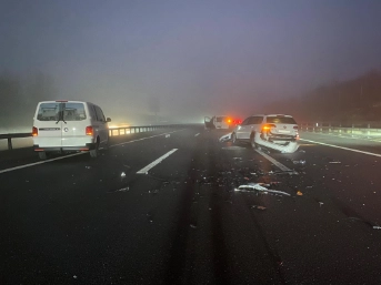 Zwei verletzte Personen und sechsmal Totalschaden - Bild 1