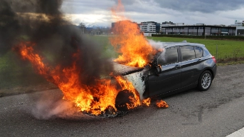 Feuerwehreinsatz auf der Autobahn - Bild 1