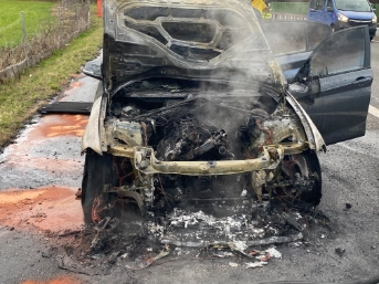 Feuerwehreinsatz auf der Autobahn - Bild 3