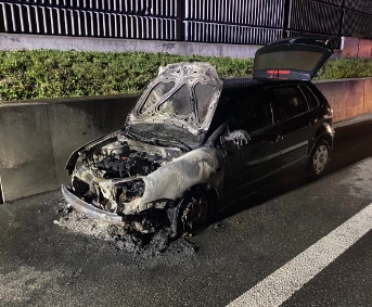 Fahrzeugbrand auf der Autobahn - Bild 2