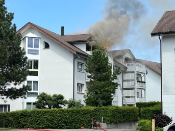 Brand in einem Mehrfamilienhaus