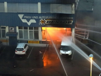 Brand in einem Garagenbetrieb